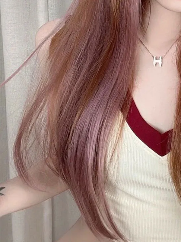 2 extensiones de cabello con clip recto y largo.