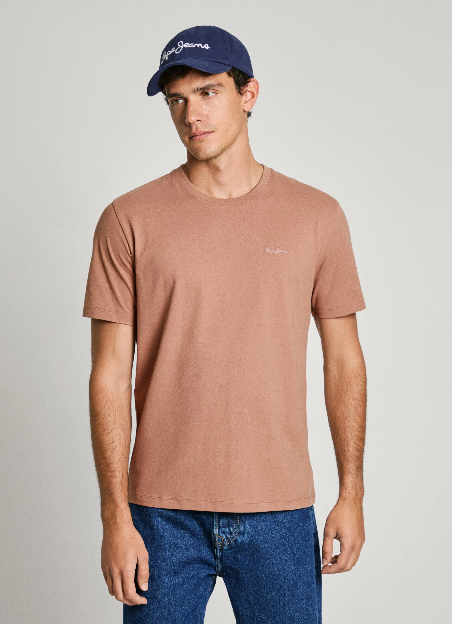 camiseta logo bordado fit regular