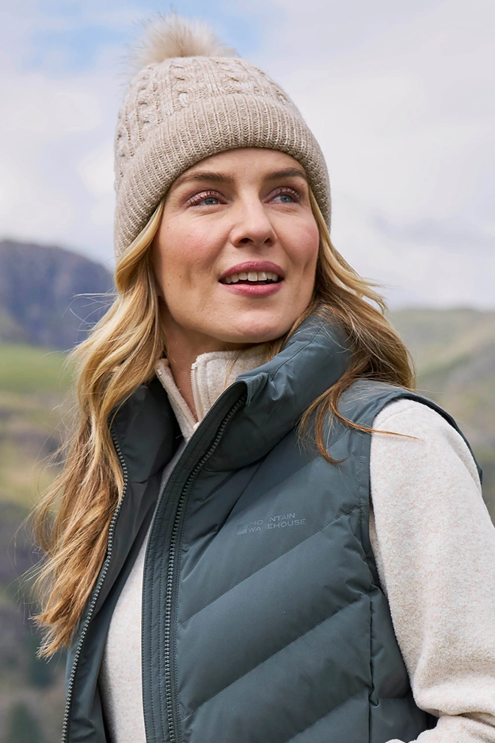 Gorro con pompón y forro de peluche para mujer