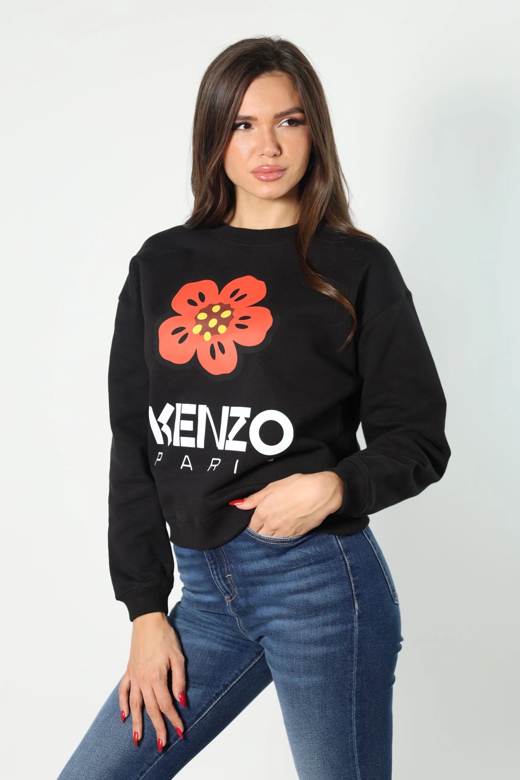Sudadera negra con logo 