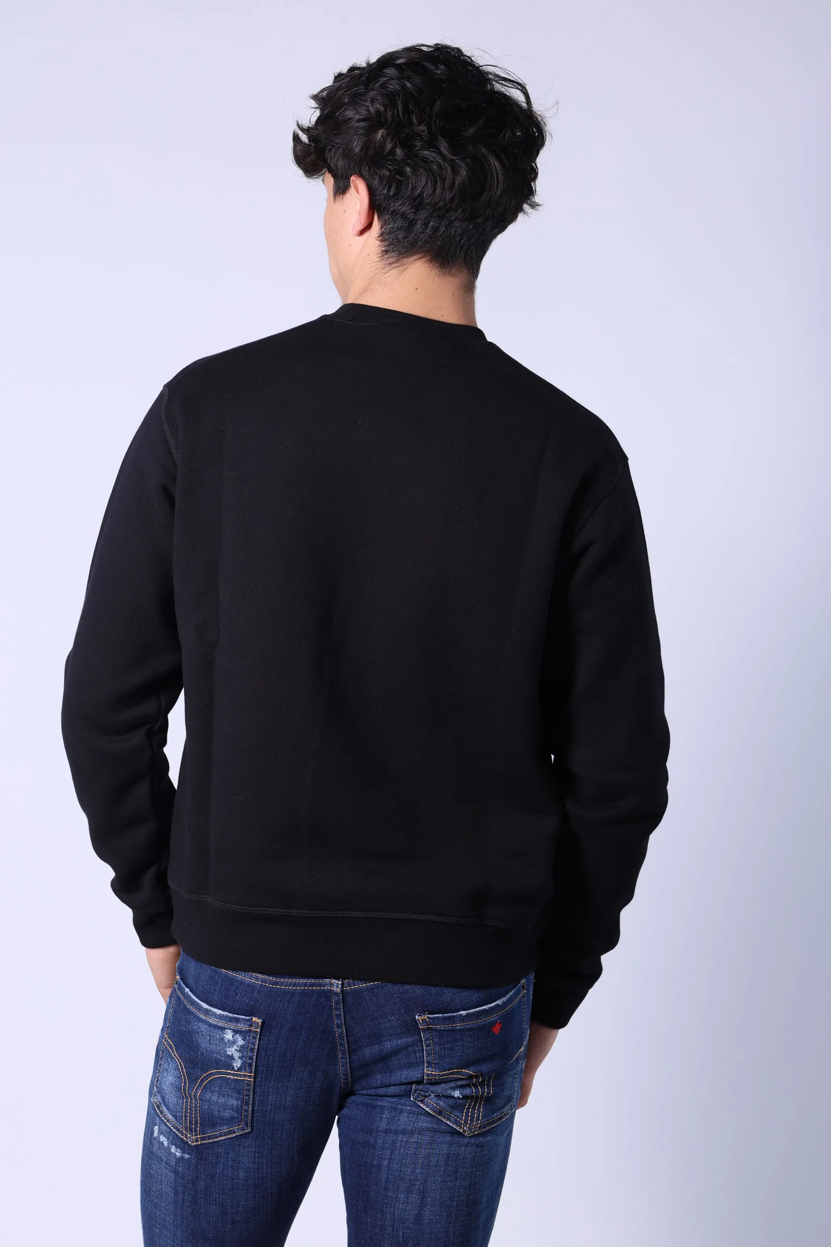 Sudadera negra con maxilogo 